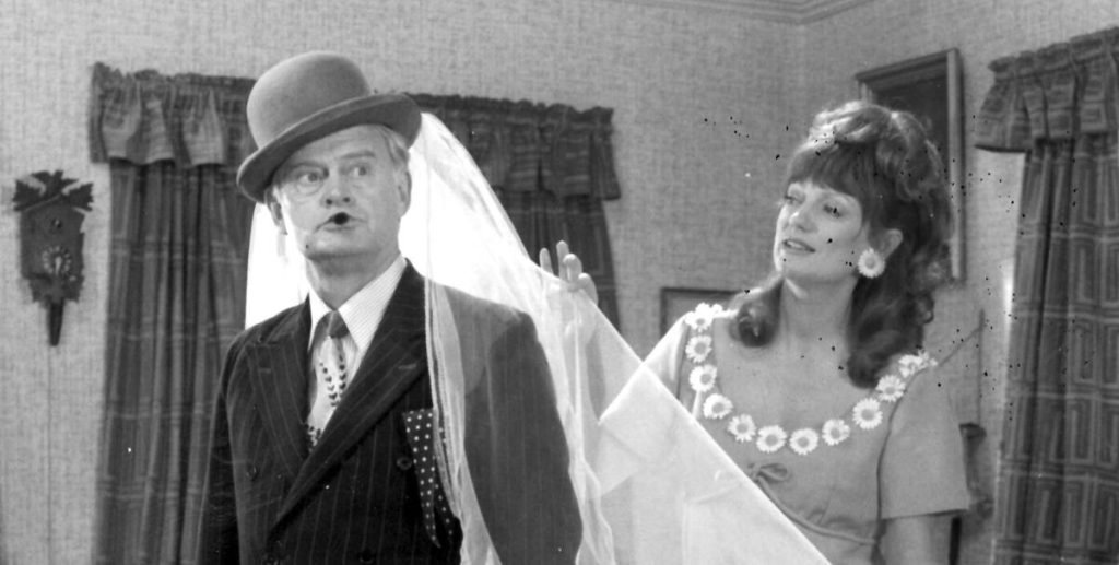 Mange kender hende som ‘Yvonne’ i Olsen-banden: Rygter om Kirsten Walthers mystiske død afkræftet