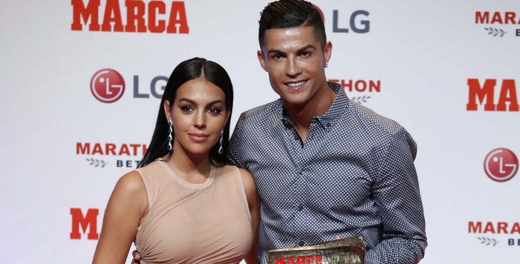 Christiano Ronaldo frier til Georgina: juvelekspert vurderer ringen til op mod 27 millioner kroner