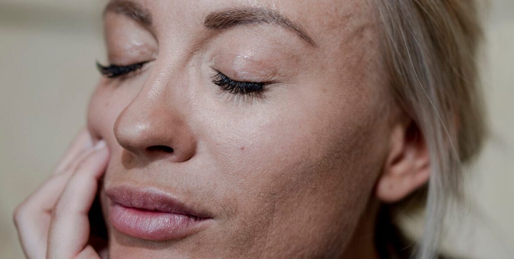 Katherine Diez chokerede i podcast: Nu kommer ekspert med forklaring