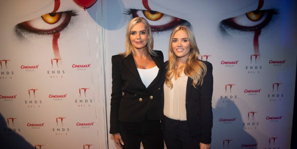 Janni Rees datter bryder tavsheden: Sådan har hun det med bogen ‘Evig diva’