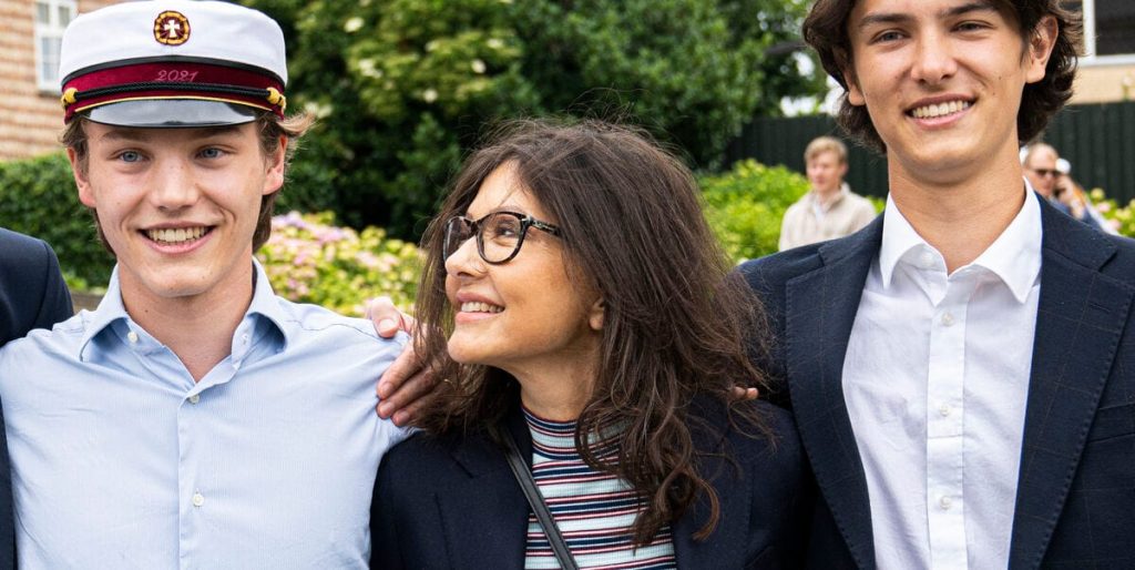 Av av av: Koster grevinde Alexandra og grev Felix millioner