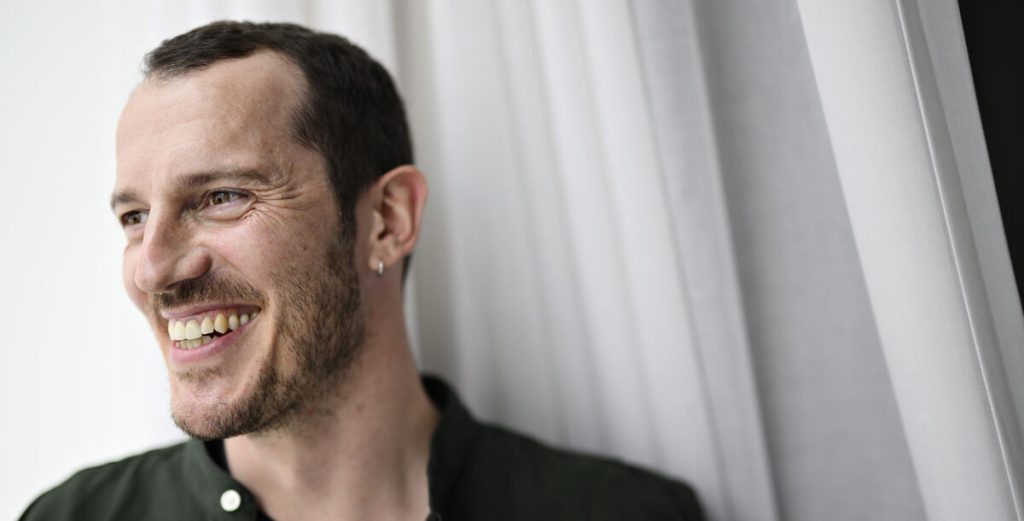 Mor satte en stopper for drømmen: Ændrede alt for Simon Sears’ fremtid