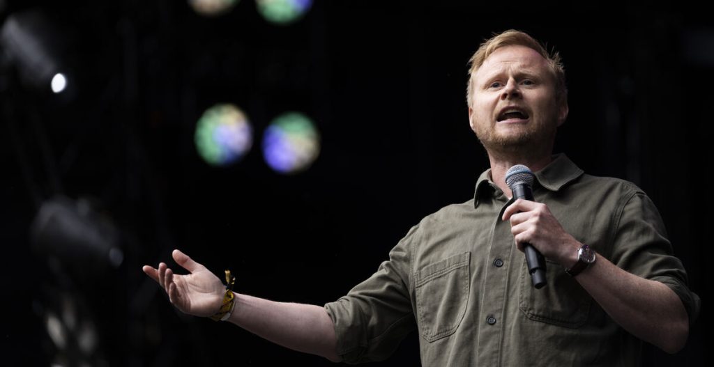 Efter voldsomme anklager mod Jonatan Spang: Nu står tidligere kollega frem