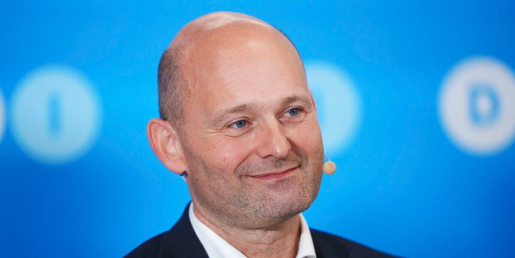 Mor med i rørende gestus: Søren Pape Poulsen bliver hyldet på smuk manér