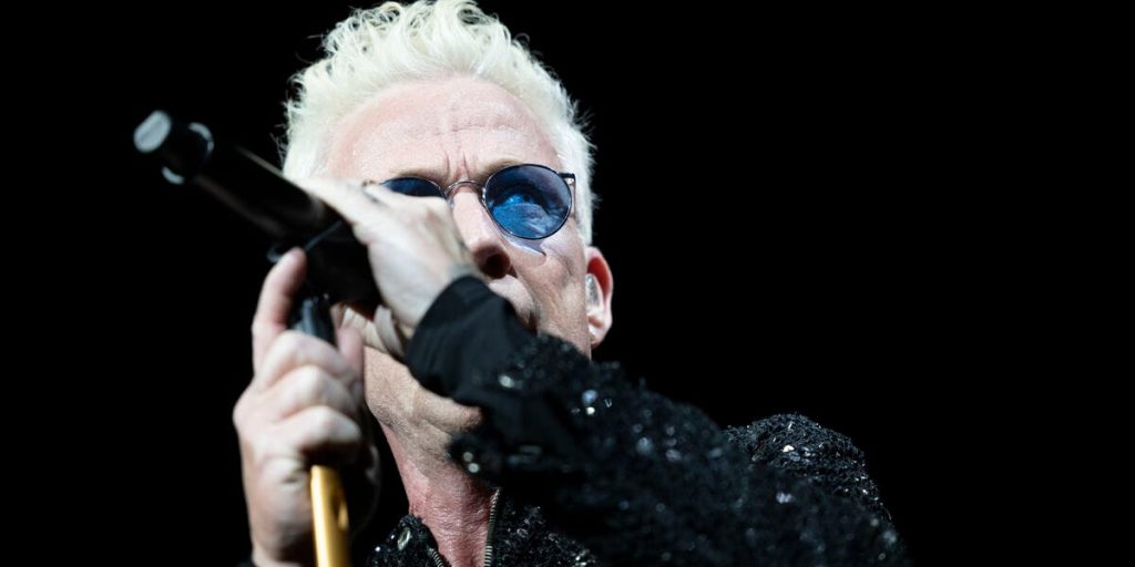 Thomas Helmig har været stille siden albummet udkom: Nu bryder han tavsheden