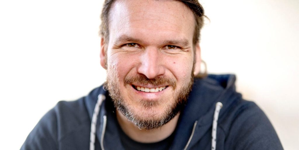 Holdt graviditeten hemmelig: Nu deler Emil Midé Erichsen flere detaljer