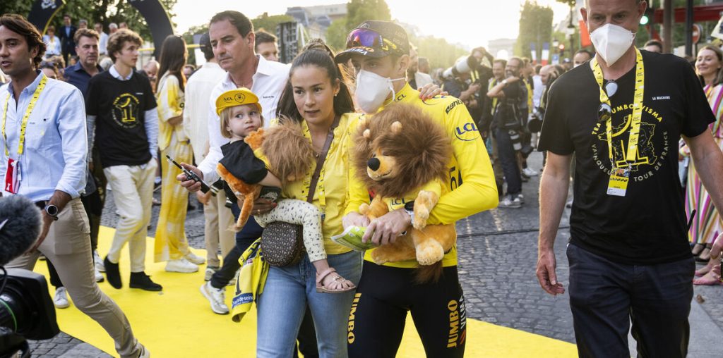 Trine Vingegaard med skarp kritik: Det mener Bjarne Riis