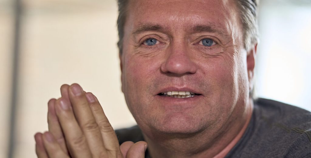 Solid formue: Så meget tjener Johnny Hansen uden for scenen