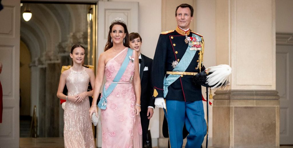 Kongehuset bekræfter: Prins Joachim og prinsesse Marie deltager