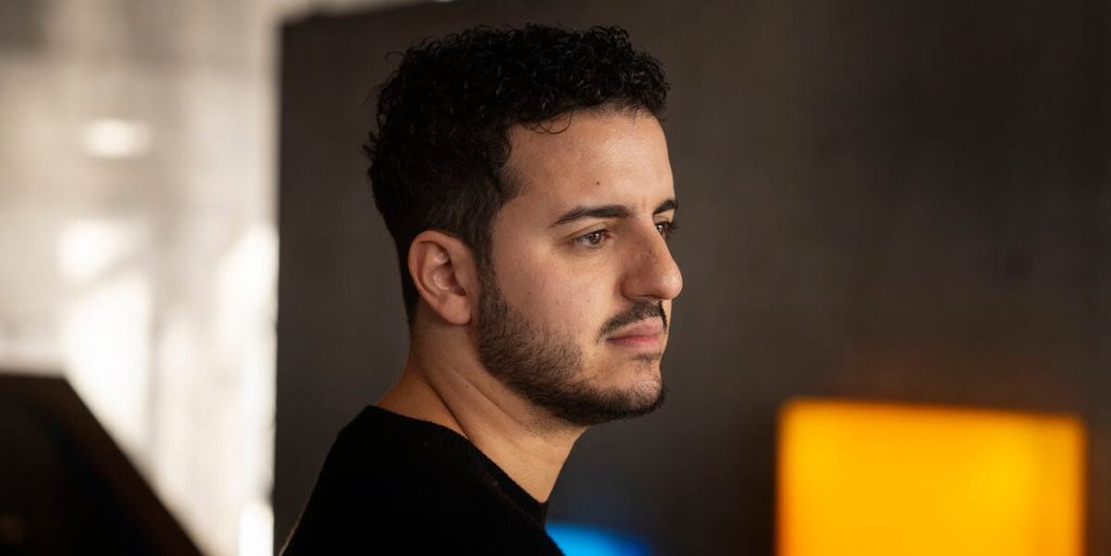 Basim mistede sin far til leukæmi og fandt sin mor livløs på sofaen: Sådan føltes sorgen i dag