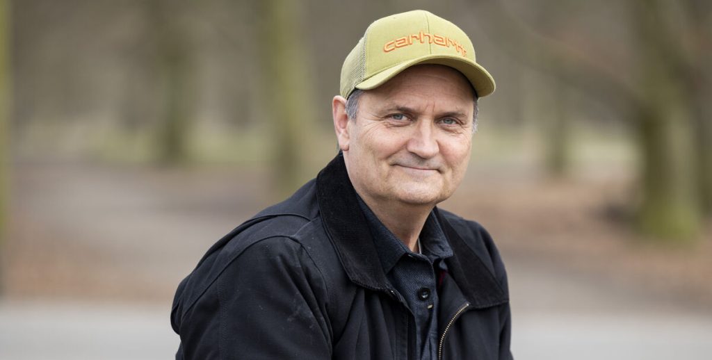 Niels Ellegaard om hverdagen med syg hustru: Sådan går det