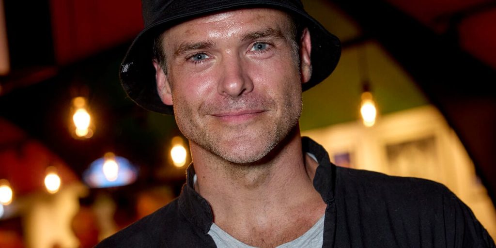 Silas Holst med trist melding: Det er slut