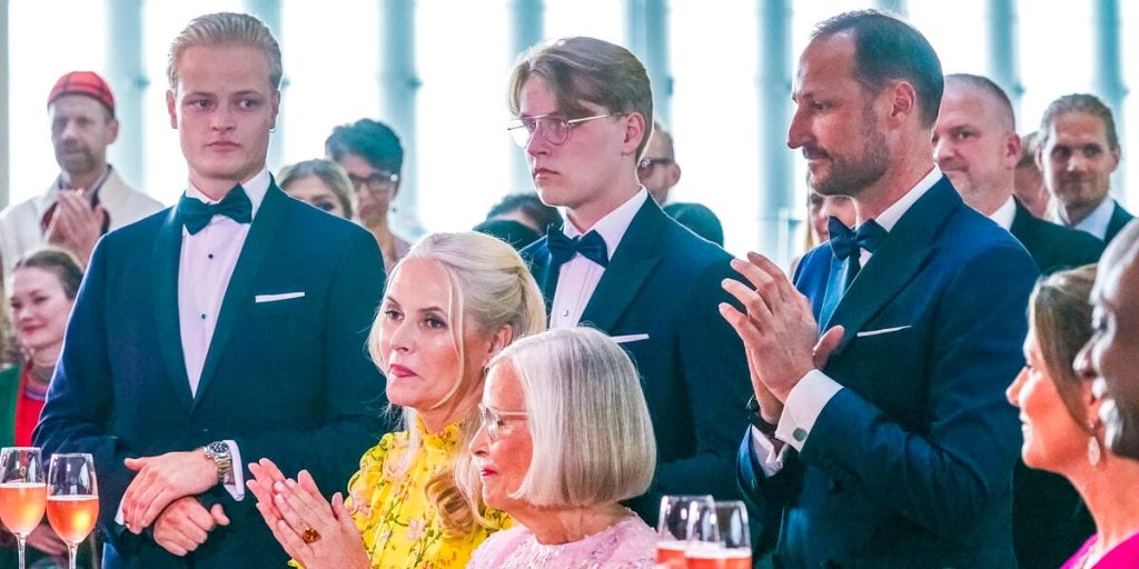 Mette-Marit bryder tavsheden for første gang efter sønnens skandale