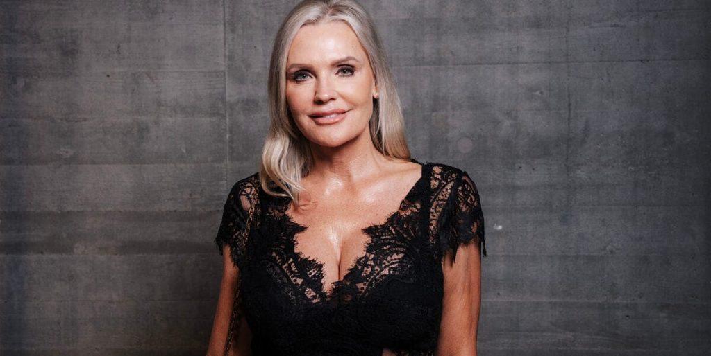 Janni Rees bog er tilbage på hylderne:  Særligt billede vækker opsigt