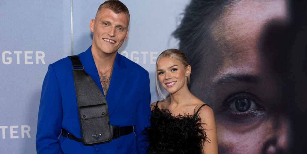 Se det søde billede: Her overrasker Sebastian sin Asta