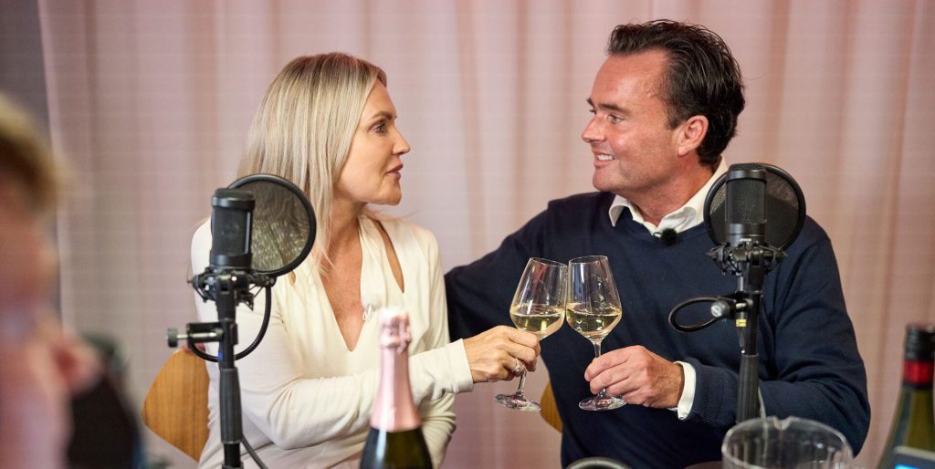 Tv-rygterne svirrer om det nye ‘jetset-par’: Nu giver Janni og Jeppe kryptisk svar