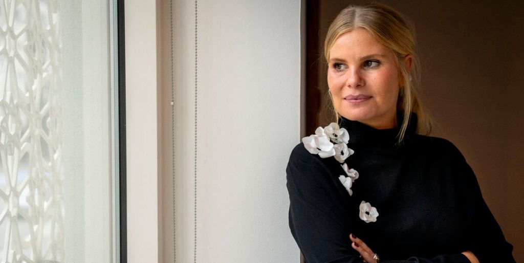 Advarer danskerne: Lokker med Sofie Linde