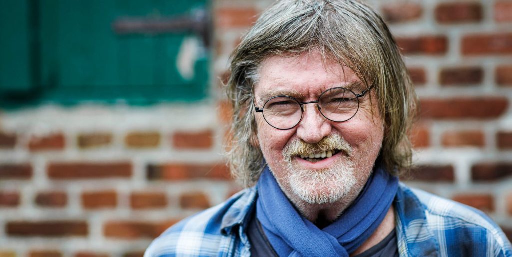 Ny bog om Johnny Madsen skaber splid i familien: “Min far ville ikke have det. Jeg ved det”