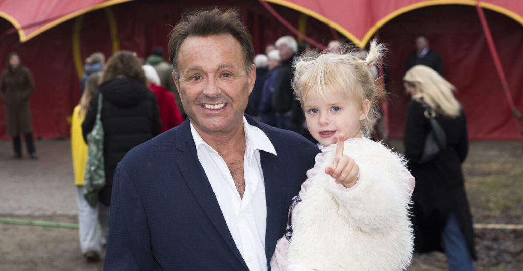 Dennis Knudsen deler private billeder: Her er børnenes biologiske mor