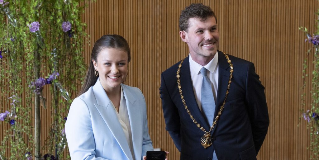 Efter 20.000 kroners-gave til prinsesse Isabella: Nu reagerer Aarhus kommunes borgmester på kritikken