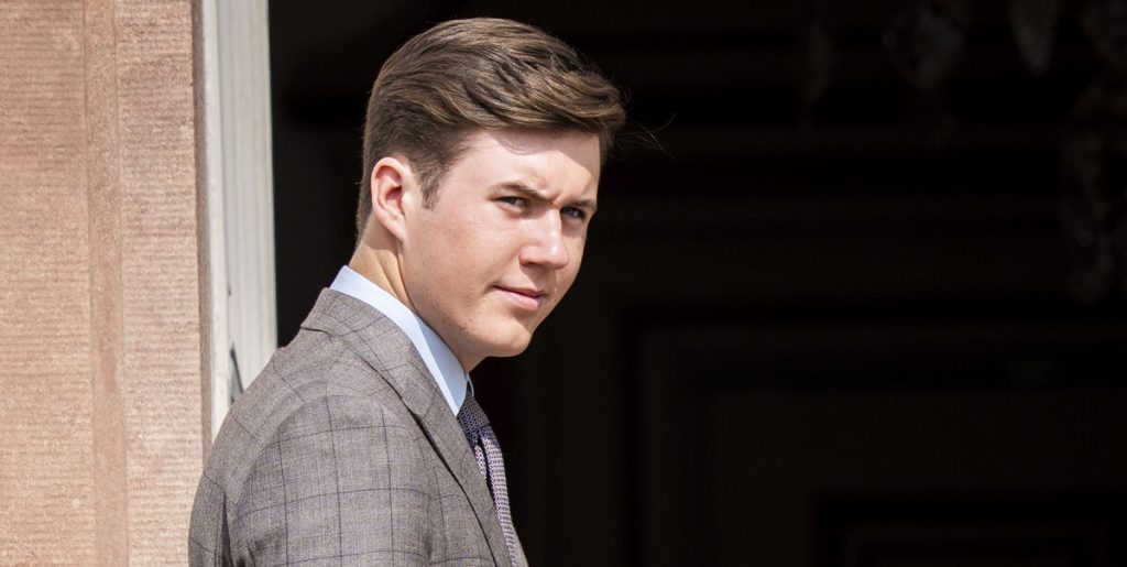 Kys og kram: Kronprins Christian har fået særligt selskab