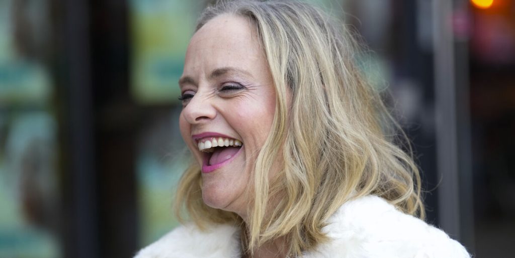 Kendt fra ‘Pørni’: Henriette Steenstrup satte ham op med en veninde – så ændrede alt sig