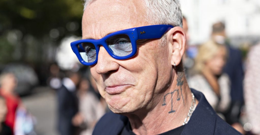 Helmigs hits bliver til musical: Præsenterer stjernespækket rolleliste