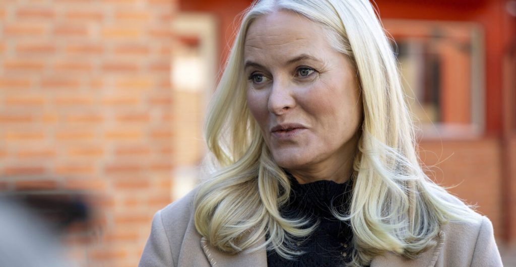 Mette-Marit indlagt: Kæmper mod sygdom