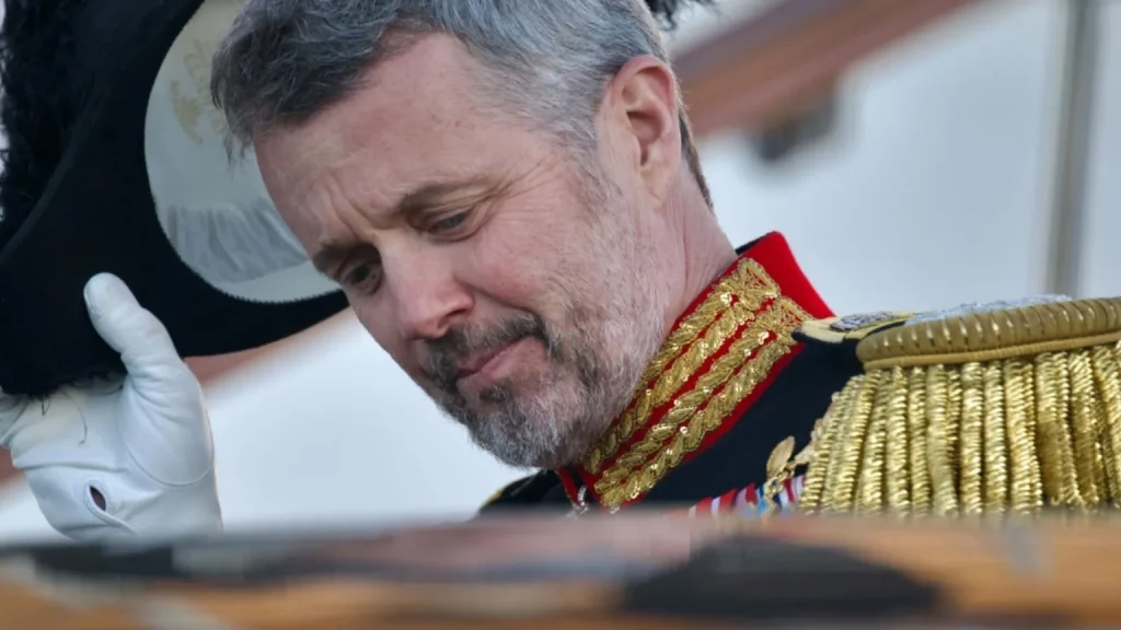 Nu bryder de tavsheden: Det skete der i virkeligheden mellem Genova og kong Frederik