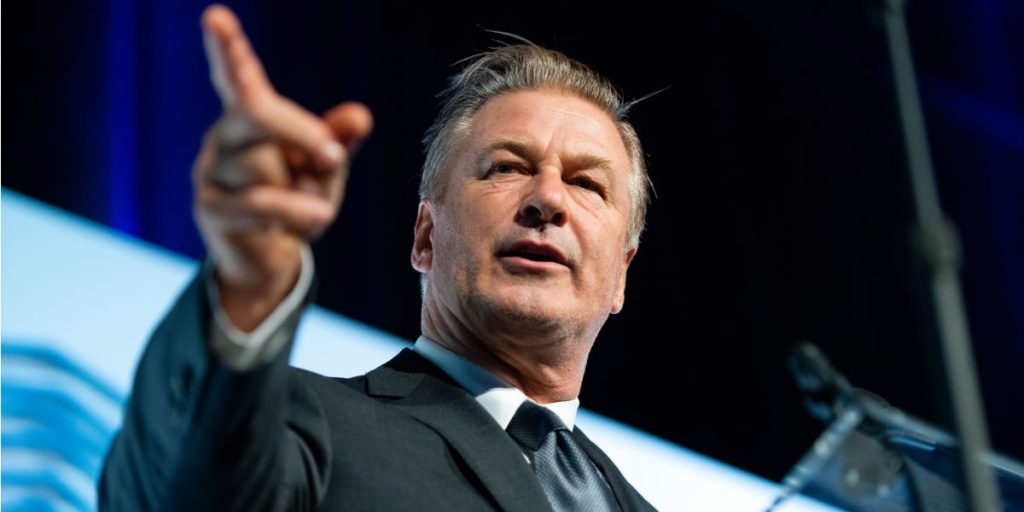 Mindre end tre uger før Alec Baldwins retssag: Nu deles nye uhyggelige detaljer