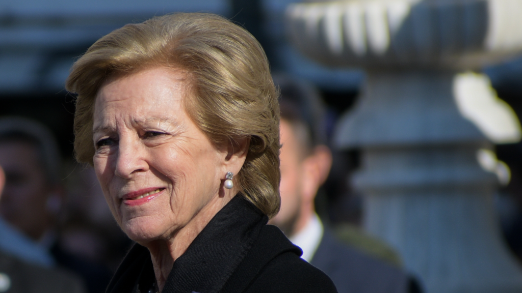 Dronning Anne-Marie: Familie i græsk lovstrid