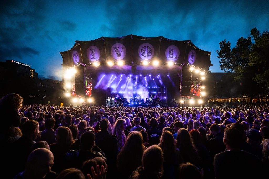 Bryan Adams indtager Tivoli med dobbeltkoncert