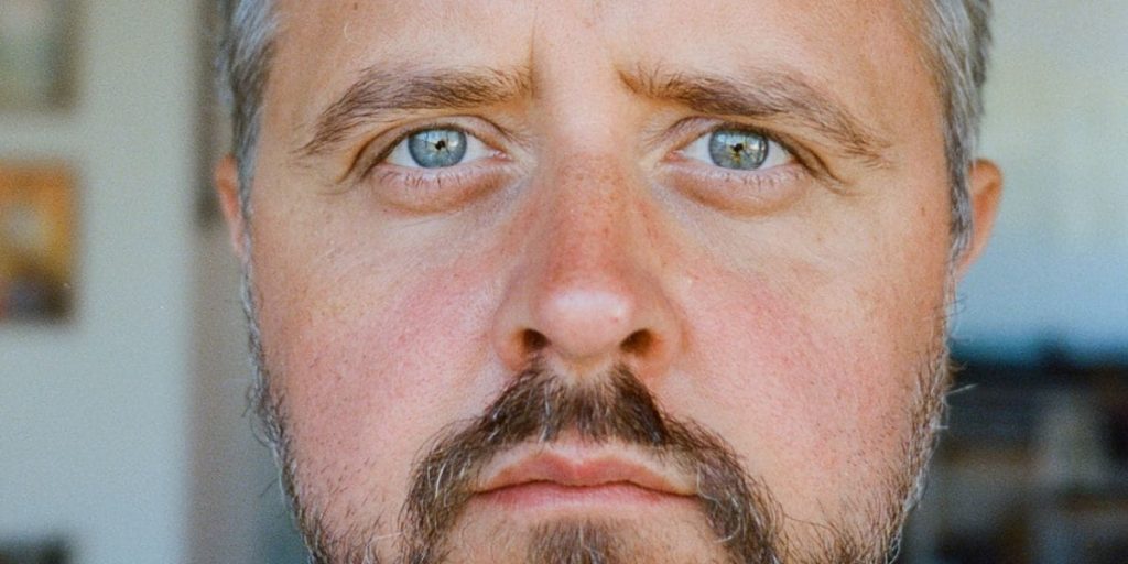 Magnus Millang om opvækst præget af misbrug: Dét har han taget med sig gennem livet