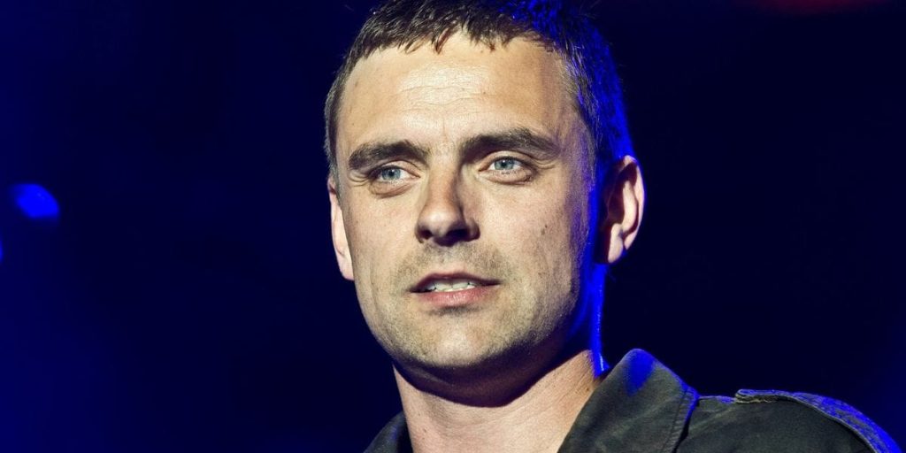 Simon Kvamm reagerer kraftigt: “Sig mig, er det 1. april?”