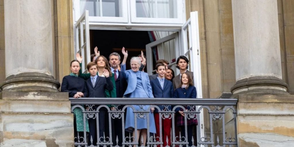 Vækker opsigt i udlandet: Kongefamiliens overraskende beslutning skaber debat