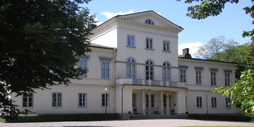 Drama ved slottet: Mand anholdt med kniv