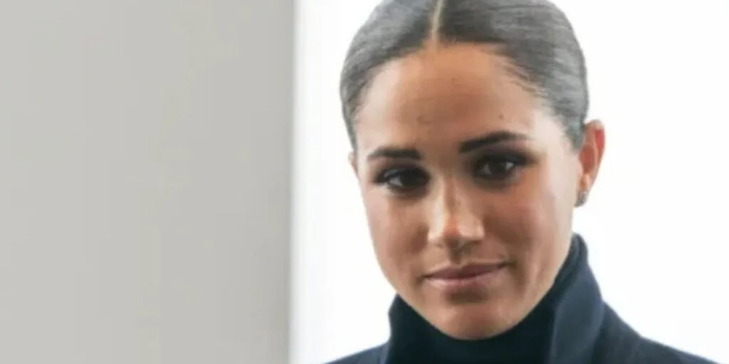 Kong Charles presser på: Meghan skal deltage aktivt