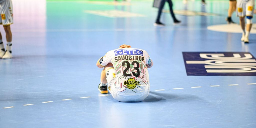 Nu sætter Saugstrup ord på hvad der skete: Ført væk med et håndklæde over hovedet