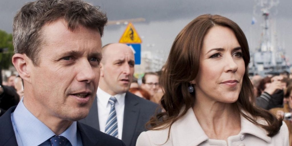 Mary og Frederik vender hjem – hele byen venter med flag og følelser