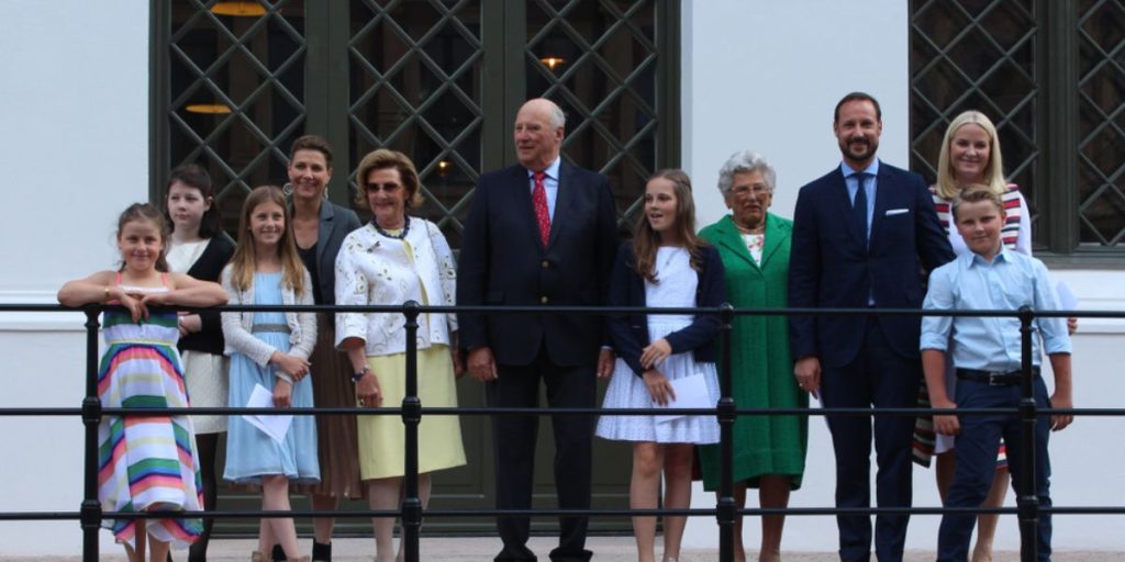 Hvad er der sket? Nu forklarer kongehuset mystisk forbinding