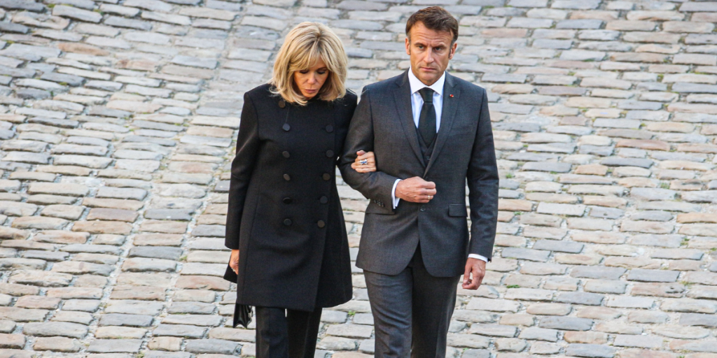 Macron gør op med rygter i retten: Brigitte er altså en kvinde