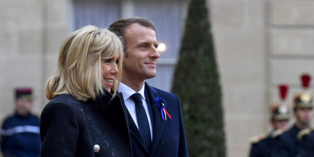 Macron afviser drama – men mundaflæseren peger på kølig distance til Brigitte