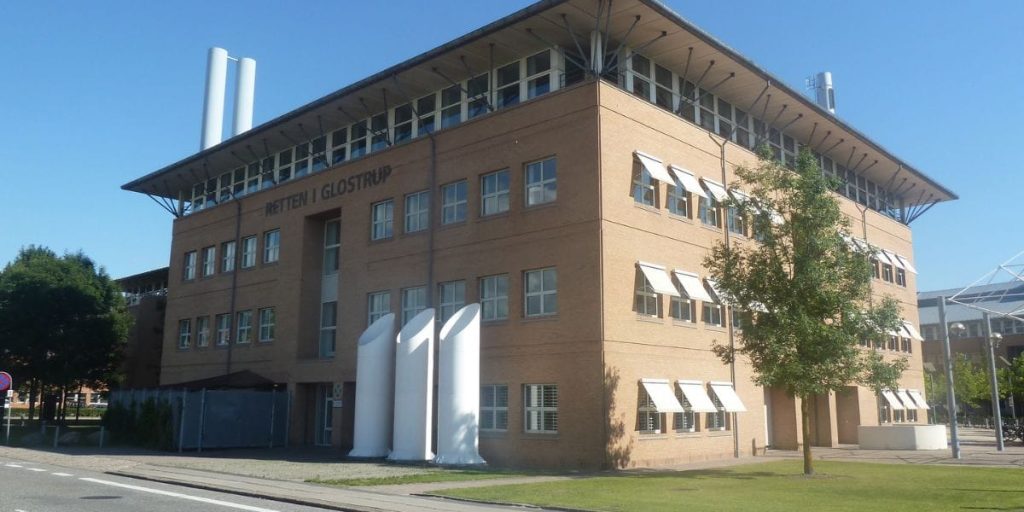 Tidligere fodboldsspiller skal i retten: Stjal en thaiboks, juice og karton vin til 176 kroner