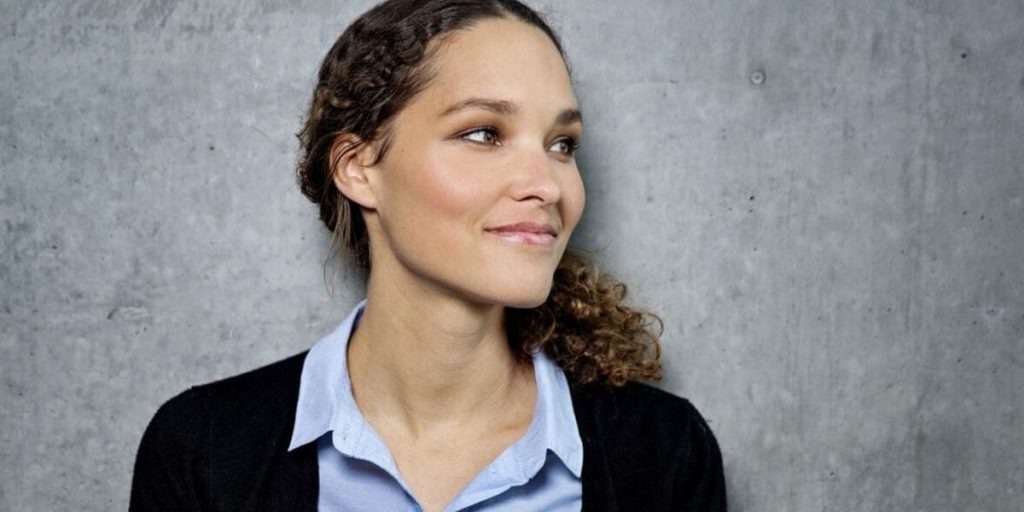 Nola Grace sætter ord på barndommens smerte: Nu taler hun ud om morens historie