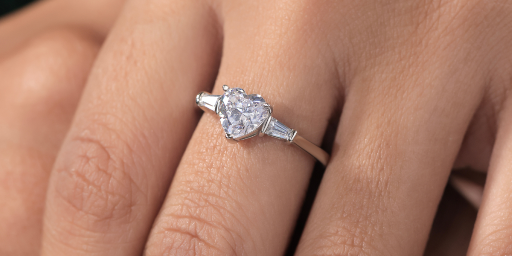 Dansk topmodel forlovet: Se de smukke billeder