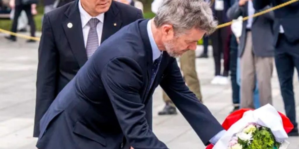 Kong Frederik i Japan: Det stod der på æreskransen