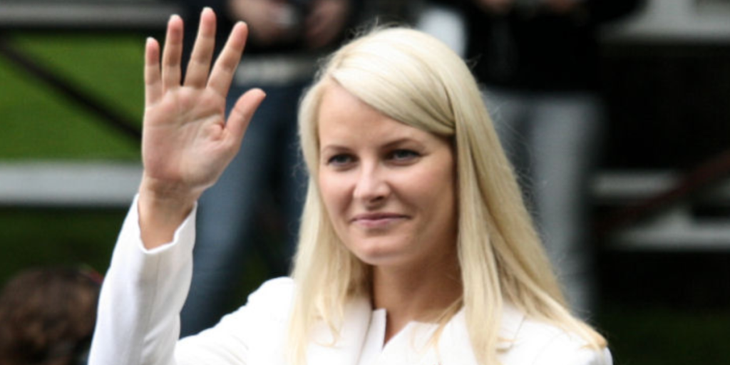 Overrasker alle: Er det hende?