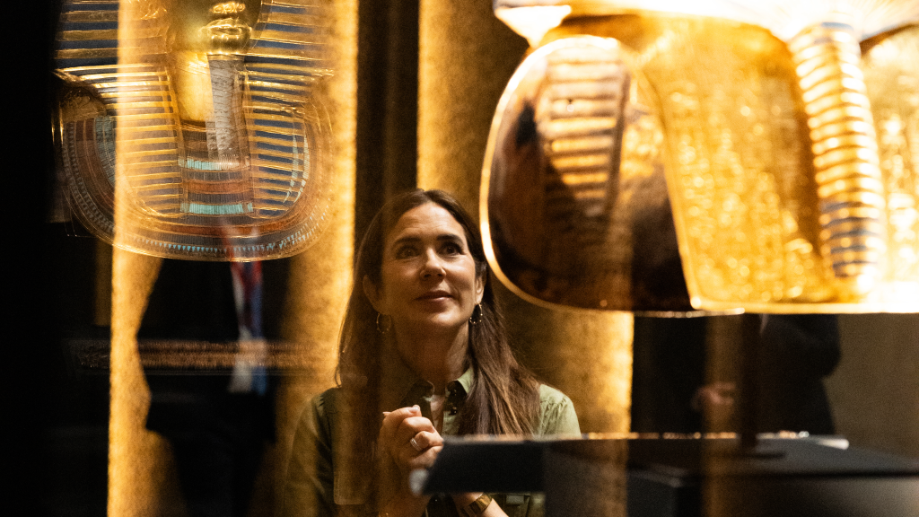 Dronning Mary: Et symbolsk øjeblik ved pyramiderne