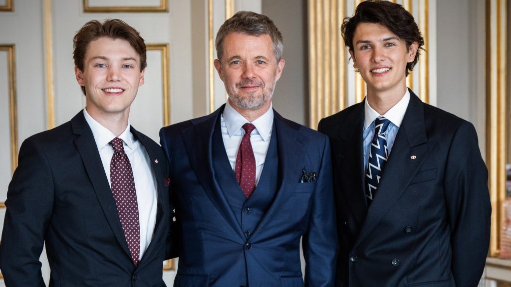 Afsløret: Frederik på herretur med vennerne