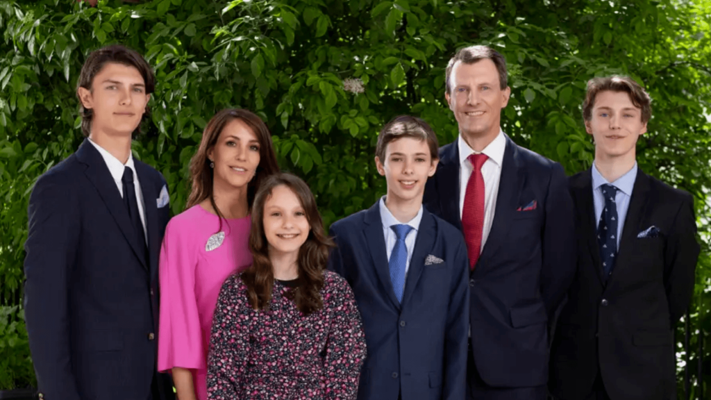 Grev Nikolai deler private billeder: Vækker opsigt i udlandet